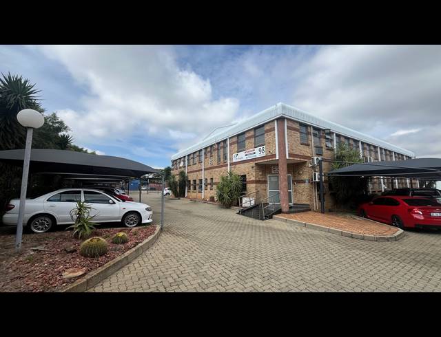 1,700M² WAREHOUSE TO LET IN SPARTAN